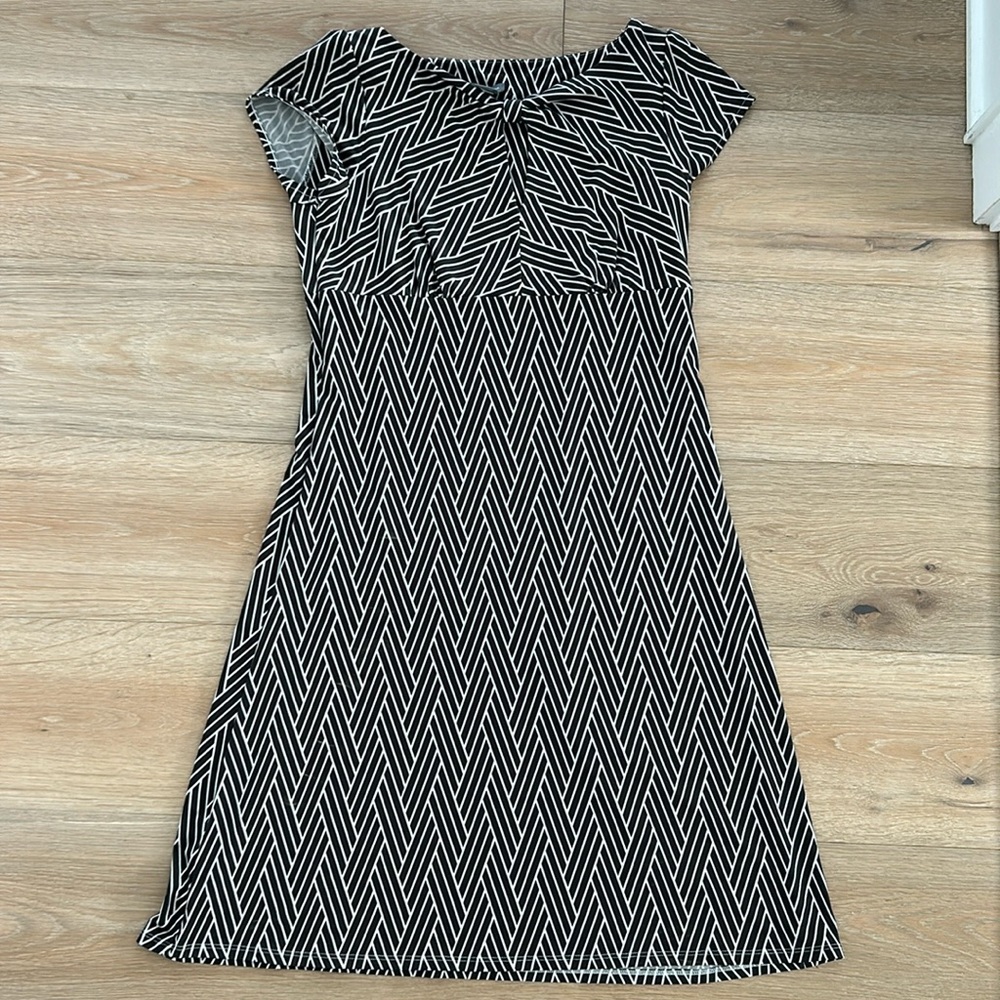 Ann Taylor brown / tan cap sleeve knee length dress